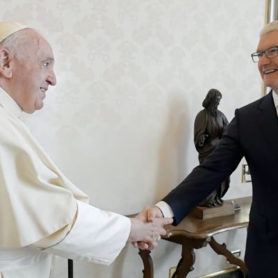 Tim Cook in udienza da Papa Francesco