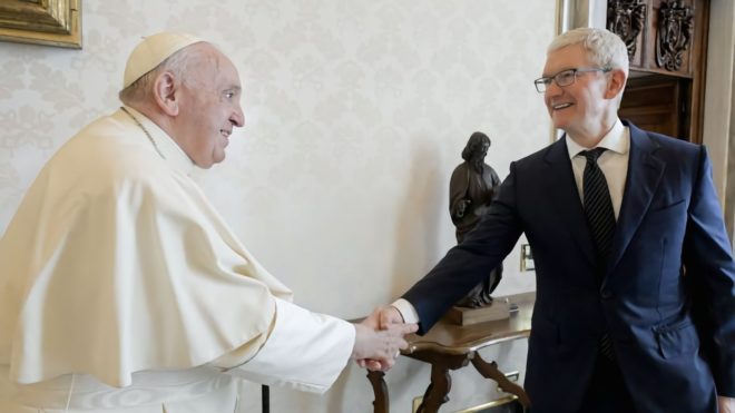 Tim Cook in udienza da Papa Francesco