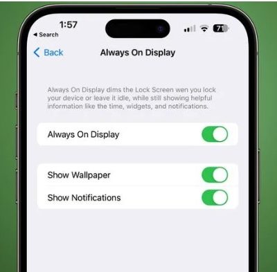 iOS 16.2 permette di rimuovere sfondo e notifiche dallo schermo sempre attivo su iPhone 14 Pro