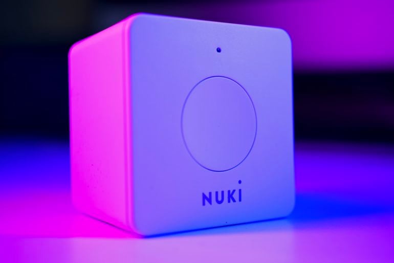 Nuki Opener permette di aprire il portone condominiale con lo smartphone 