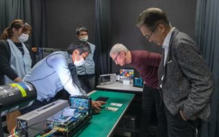 Tim Cook rende omaggio a Sony e ai sensori della fotocamera dei futuri iPhone