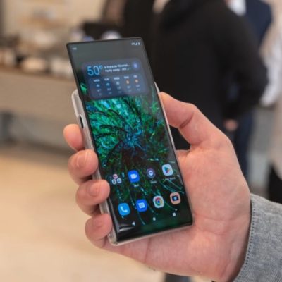Motorola presenta lo smartphone arrotolabile, è questo il futuro?