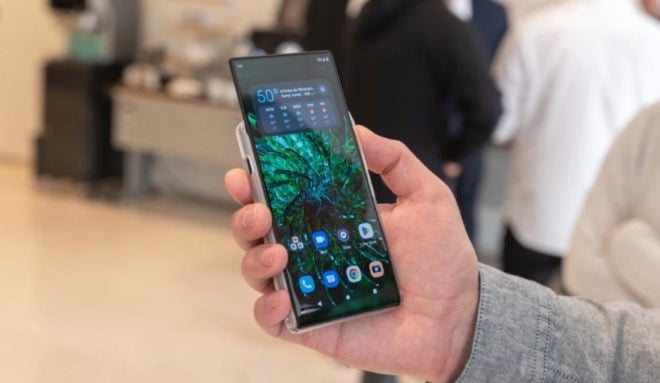 Motorola presenta lo smartphone arrotolabile, è questo il futuro?