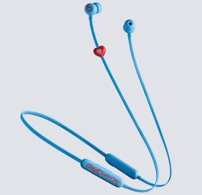 Apple lancia le Beats Flex con ciondolo a forma di cuore