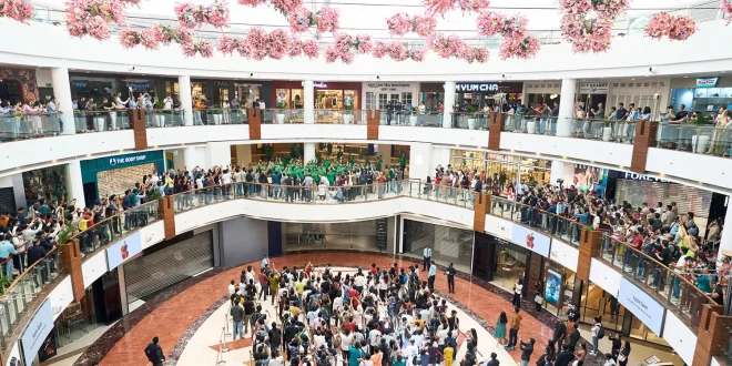 Apple apre il suo nuovo store a Delhi in India