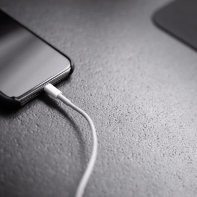 Come proteggere l’iPhone dai caricatori USB pubblici? Cos’è il Juice Jacking?