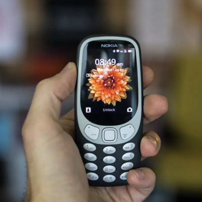 Altro che iPhone 15, sempre più persone acquistano i “dumbphone”