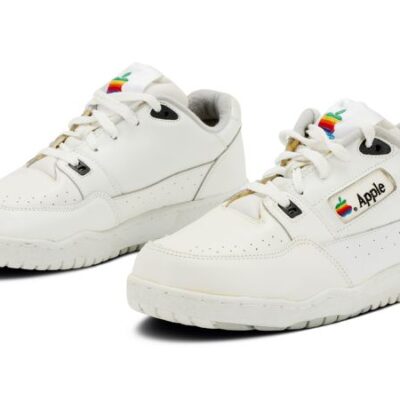 Scarpe rare Apple degli anni ’90 finiscono all’asta