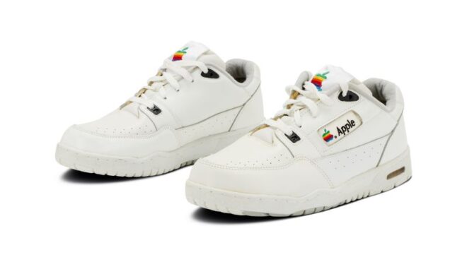 Scarpe rare Apple degli anni ’90 finiscono all’asta