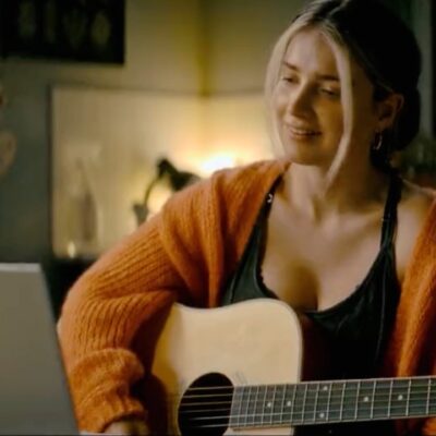 Apple pubblica il trailer del film “Flora and Son”