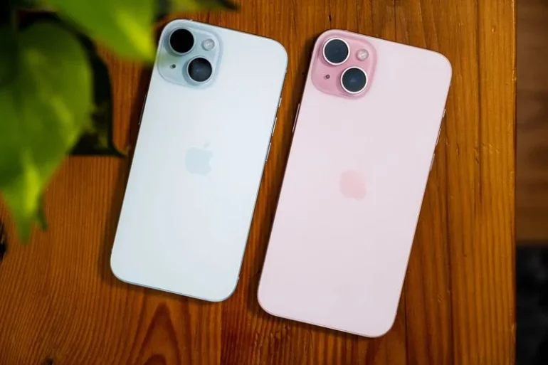 Gli iPhone 15 arriveranno tutti con cavi anti intreccio e colorati. Eccoli  in foto?