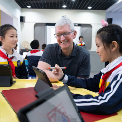 Tim Cook in Cina dopo le preoccupazioni sulle vendite degli iPhone 15