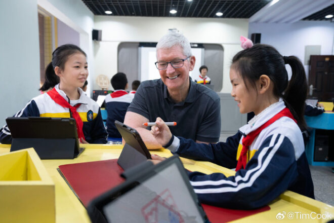 Tim Cook in Cina dopo le preoccupazioni sulle vendite degli iPhone 15