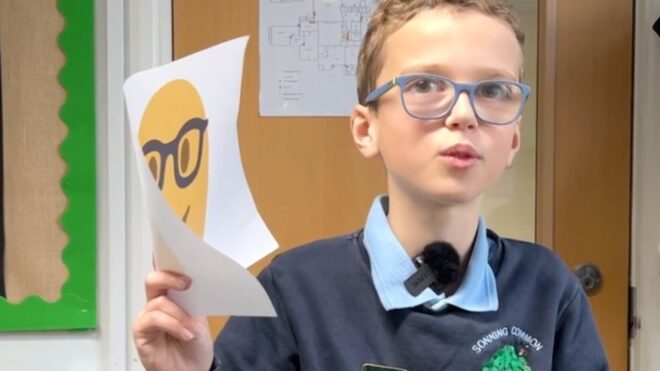 Un bimbo di 10 anni chiede ad Apple di cambiare l’emoji “faccia da nerd”: è offensiva!