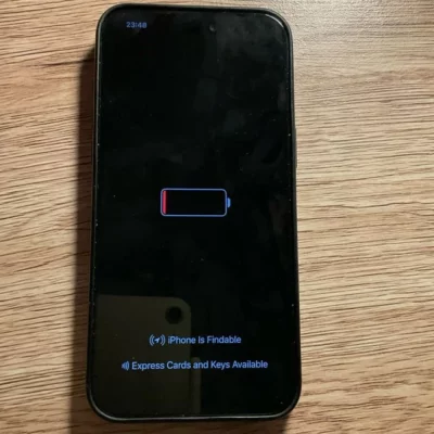 iPhone 15 mostra l’ora quando la batteria è scarica in iOS 18