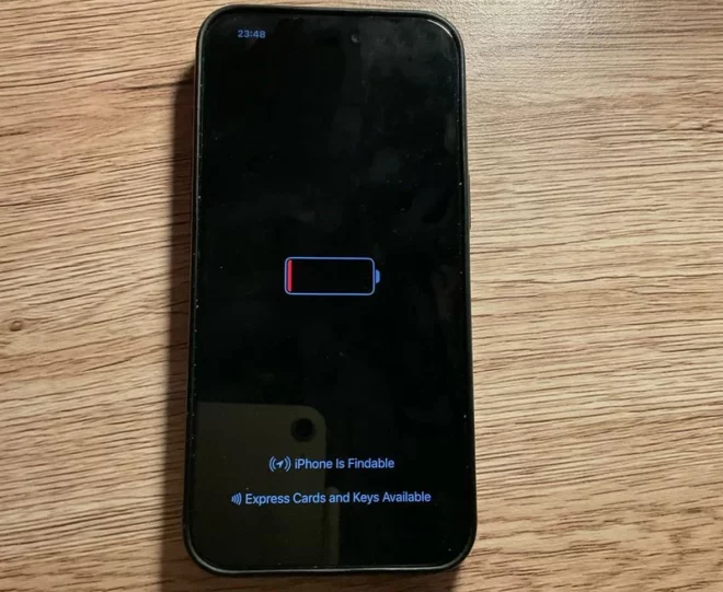 iPhone 15 mostra l’ora quando la batteria è scarica in iOS 18