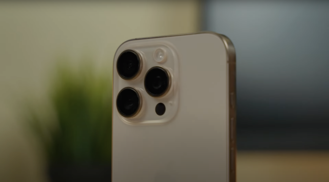 Apple lancia il nuovo spot “Snap-a-Mole” per iPhone 16 Pro