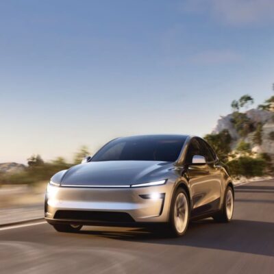Tesla svela la nuova Model Y 2025: caratteristiche, novità e data di lancio