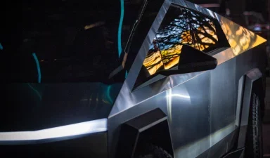 Una Tesla Cybertruck esplode negli USA, indagini in corso