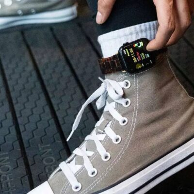 La strana moda di indossare l’Apple Watch alla caviglia, ma serve davvero?