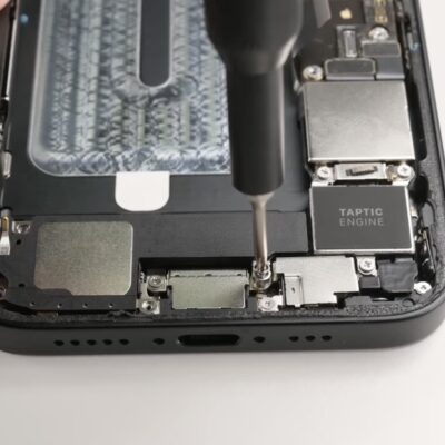 iFixit smonta l’iPhone 16e e offre dettagli sul modem C1