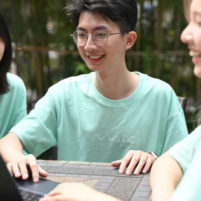 Apple investe 4 milioni di dollari nello sviluppo di app in Cina, Tim Cook elogia DeepSeek