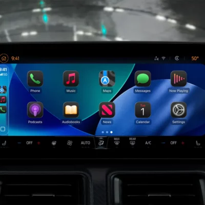 CarPlay apre ai video: con iOS 26 arriva la funzione “video in auto” tramite AirPlay