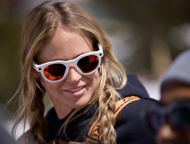 Oakley Meta Glasses: Meta rilancia gli occhiali smart con videocamera 3K e look sportivo