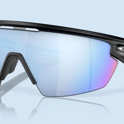 Oakley e Meta annunciano smart glasses: sport, fotocamere e AI direttamente negli occhiali