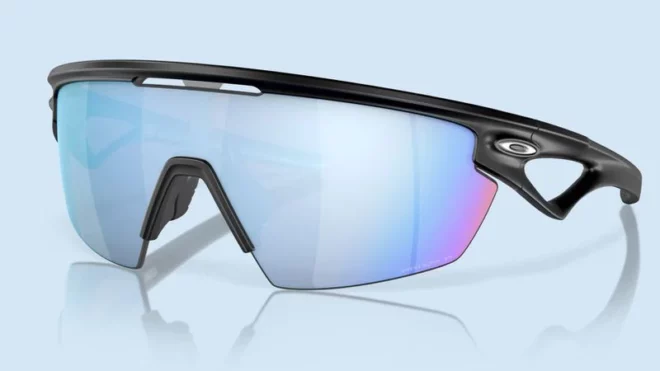 Oakley e Meta annunciano smart glasses: sport, fotocamere e AI direttamente negli occhiali