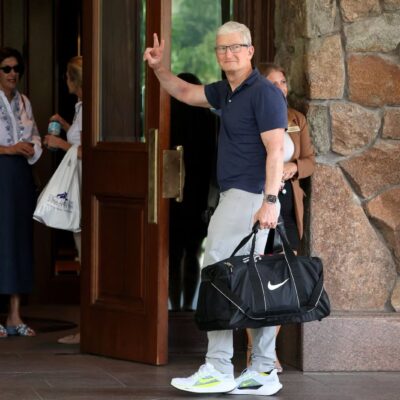 Tim Cook e Eddy Cue al Sun Valley 2025: Apple al centro delle grandi manovre dell’élite tech e finanziaria