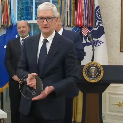 South Park prende in giro Tim Cook e il suo “regalo d’oro” a Donald Trump
