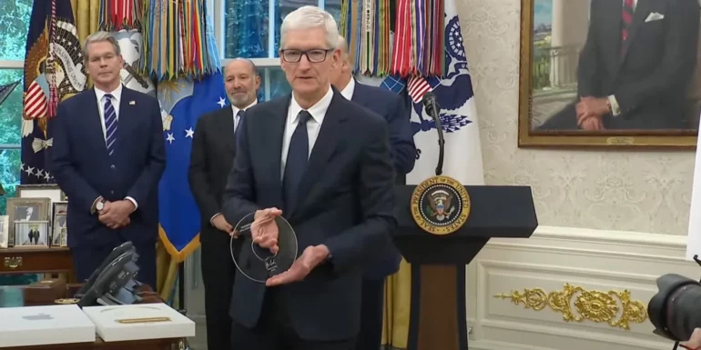 tim cook regalo oro trump.jpg