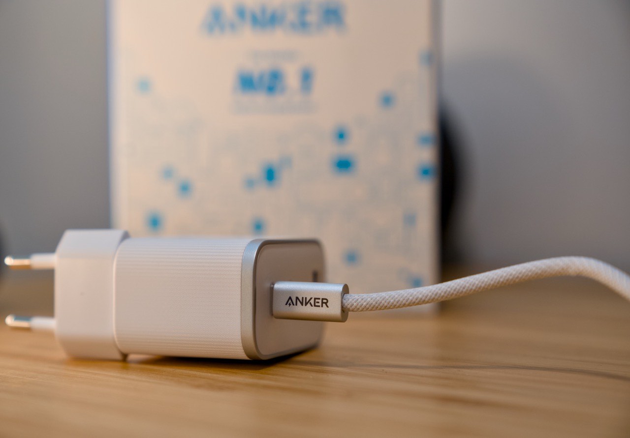 Anker 70W