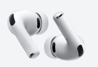 Nuovo firmware per AirPods Pro 3, Magic Keyboard, Magic Trackpad e alimentatore 140W