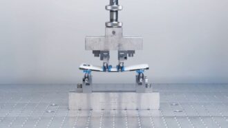 iPhone Air si piega? Ecco il test estremo