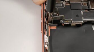 iPhone 17 Pro smontato da iFixit: ecco come Apple ha ripensato raffreddamento e riparazioni