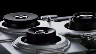 Fotocamera iPhone 18 Pro: Apple sperimenta soluzioni da reflex per foto e vide