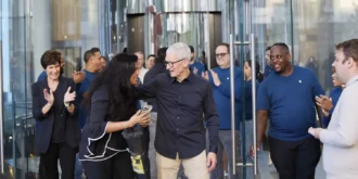 Tim Cook prepara la nuova Apple: prodotti AI inediti, successione e piano per i 50 anni