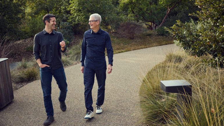 ceo john-Ternus-Tim-Cook_Full-Bleed-Image.jpg.large_2x