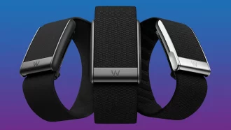 Apple testa un bracciale senza schermo, stop invece all’AI Pin