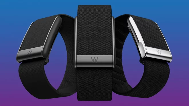 Apple testa un bracciale senza schermo, stop invece all’AI Pin