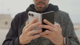Recensione iPhone Duo: come va (davvero) il primo smartphone pieghevole di Apple? – VIDEO